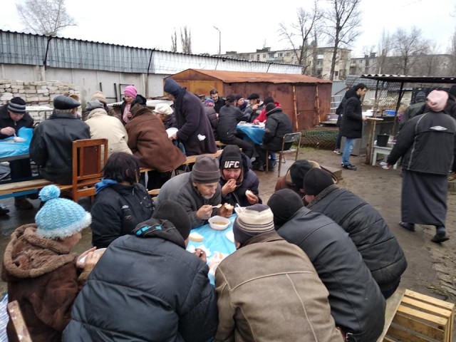 Сєвєродонецькі мусульмани щотижня годують малозабезпечених містян гарячим обідом