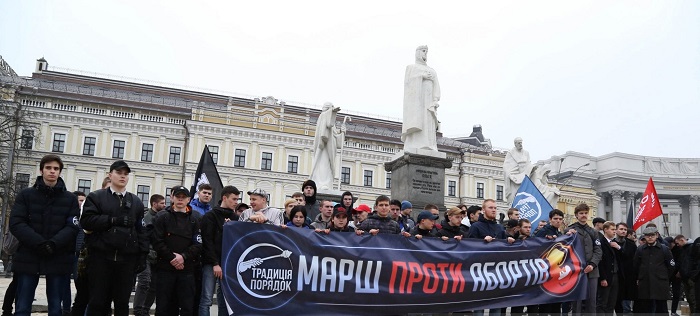 У столиці відбулися марші феміністок і проти абортів