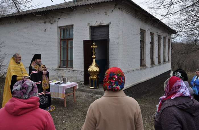 На Харківщині освятили та встановили хрест і купол храму ПЦУ