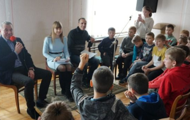 На Черкащині міській голова відвідав дитячий табір адвентистів і пообіцяв облаштувати пляж На Черкащині міській голова відвідав дитячий табір адвентистів і пообіцяв облаштувати пляж