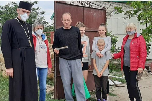 Греко-католики передали багатофункціональні механічні ліжка лікарні у Коломиї та допомогу для 300 родин на Херсонщині