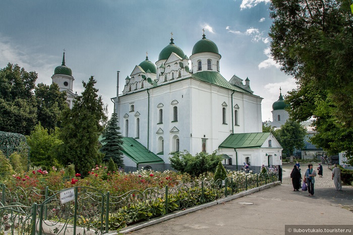 У Фролівському жіночому монастирі УПЦ (МП) спалах коронавірусу
