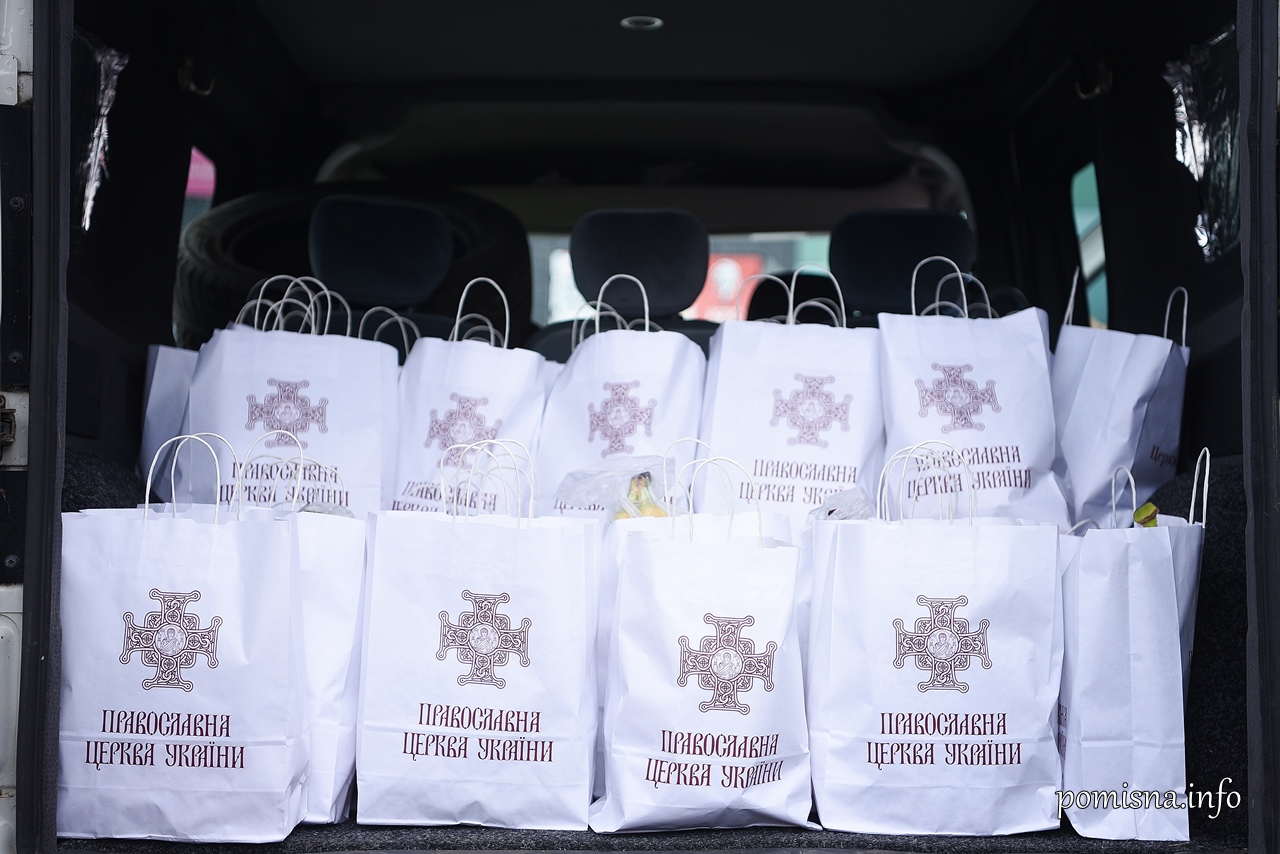 Глава ПЦУ передав товариству інвалідів продуктові набори