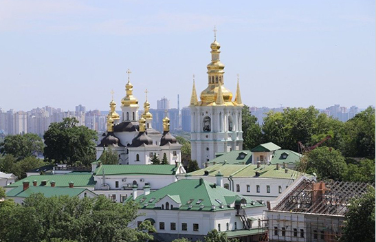 В Киево-Печерскую лавру доставили гуманитарную помощь из РФ