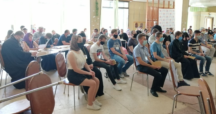 На конференції молодіжних відділів УПЦ (МП) розбирають «комплекси, шаблони, звички»