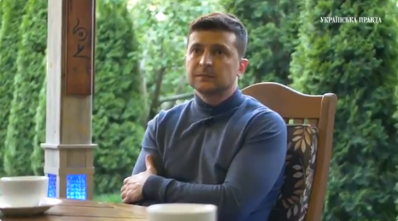 Зеленський: «Я вірю в Бога. І мені здається, що він мені сильно допомагає»