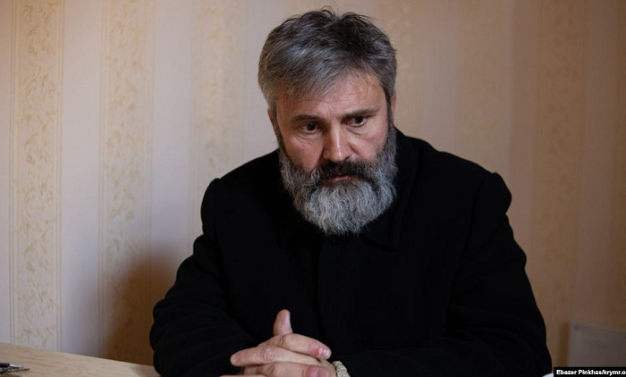 Російський суд дозволив архієпископу ПЦУ стати громадським захисником активіста Олега Приходька