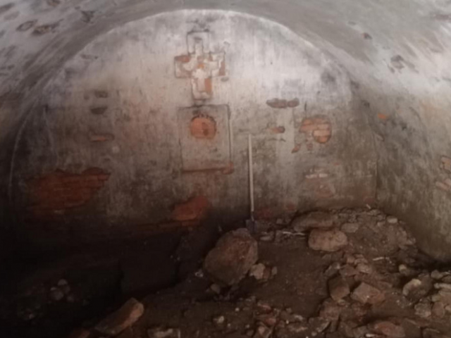 Під Запоріжжям знайшли графську усипальню з церквою Під Запоріжжям знайшли графську усипальню з церквою