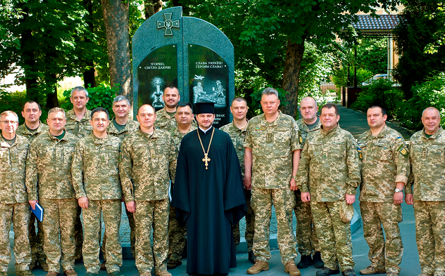 У головному військовому госпіталі освячено пам’ятник загиблим медикам У головному військовому госпіталі освячено пам’ятник загиблим медикам