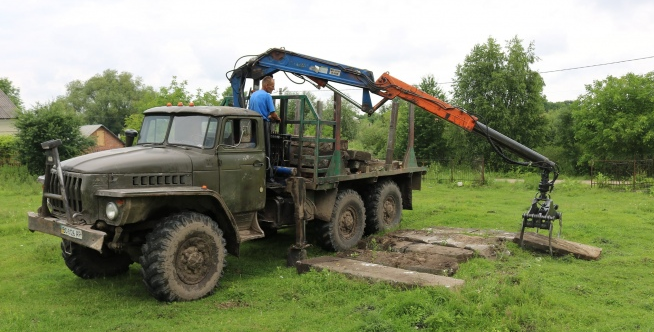 У селі на Тернопільщині відновлюють єврейський цвинтар