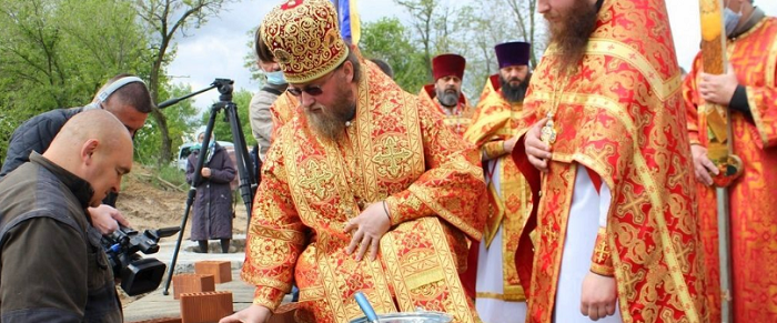 УПЦ (МП) і ПЦУ зводять десятки храмів по всій Україні