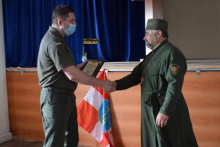 Генерал Нацгвардії нагородив волинського капелана ПЦУ