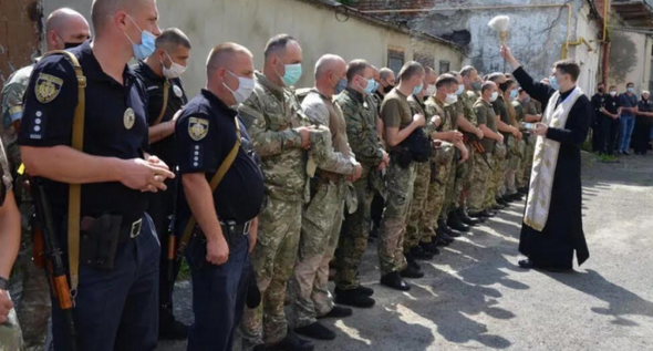 Капелани УГКЦ благословили воїнів, що склали присягу та вирушають на схід України