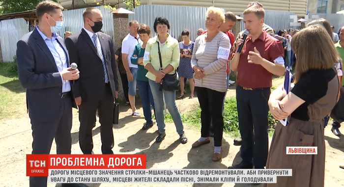 На Львівщині частково полагодили дорогу, через яку голодували священник УГКЦ і троє парафіянок