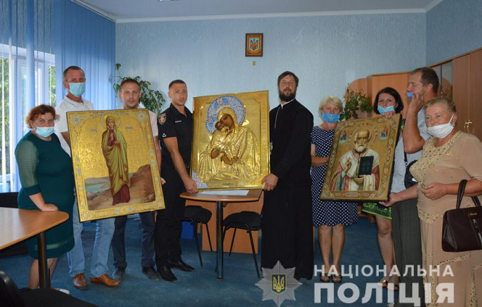 На Волині поліція повернула церкві викрадені старовинні ікони