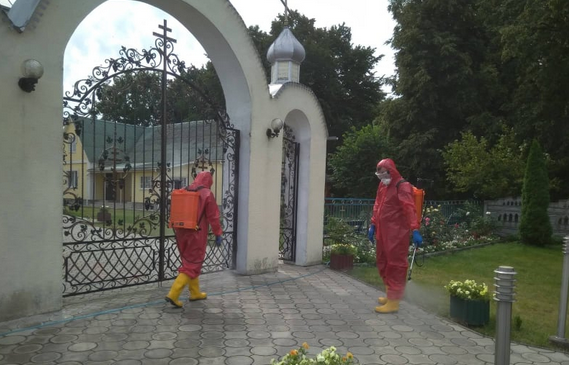 На Волині продовжують дезінфікувати церкви