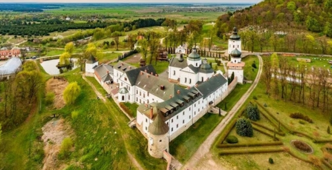 На Львівщині почали ремонт дороги до Крехівського монастиря