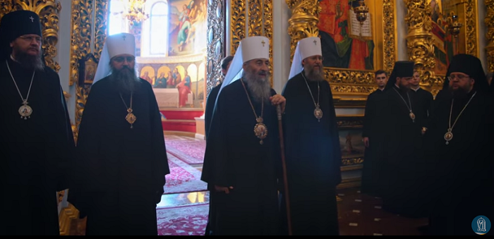 Глава УПЦ (МП) порадив майбутнім священникам починати своє служіння з молитви, а не з "наведення порядків"