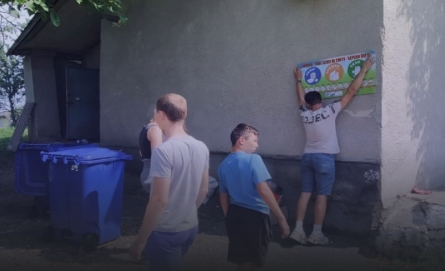 Парафія УГКЦ допомогла облаштувати в селі майданчики для роздільного збору сміття