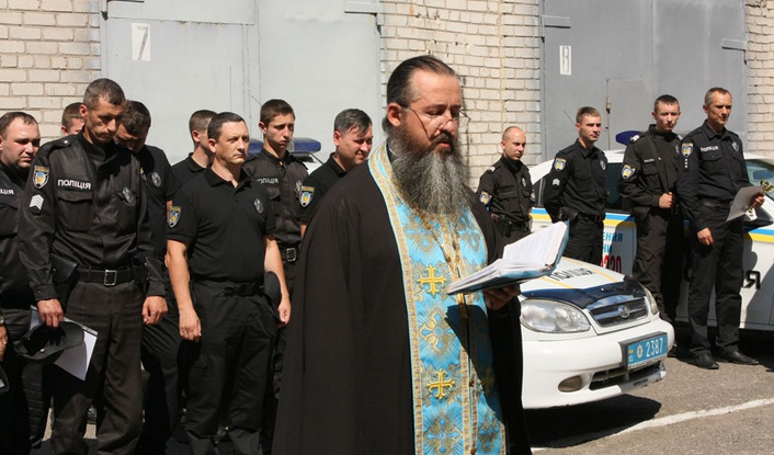 Протоієрей УПЦ (МП), який підтримував бойовиків «ДНР», тепер дає духовні настанови поліцейським України