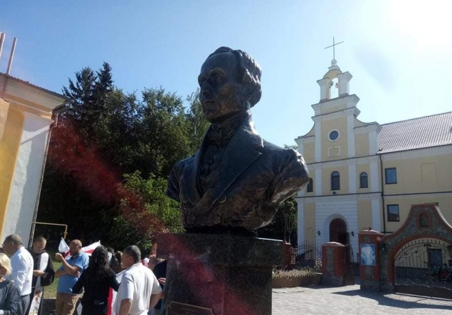 На Житомирщині біля костелу встановили перший у світі пам’ятник білорусько-польсько-українському письменнику
