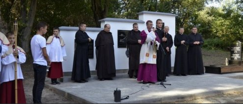 На Львівщині відкрили меморіал на площі храму, зруйнованого комуністами