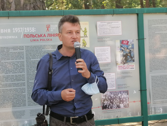У заповіднику "Биківня" відкрили виставку про каральні операції НКВС проти акторів, священників, домогосподарок польського походження
