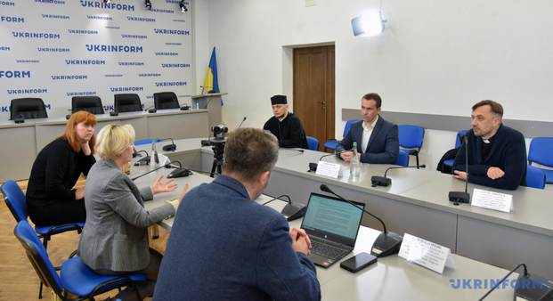 Експерти обговорили запровадження капеланства в охороні здоров’я України
