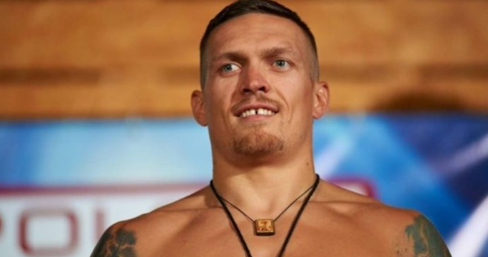 Боксер Олександр Усик не може жити без Біблії, мачете і рому