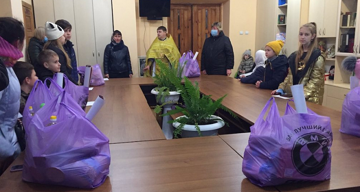 У Рівному віряни ПЦУ зібрали десять тисяч гривень дітям-сиротам