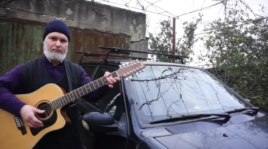 В Одеській області священник ПЦУ заспівав про погані дороги