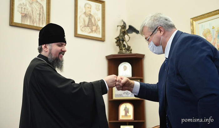 Глава ПЦУ обговорив з послом в Туреччині питання міжрелігійних відносин і нагородив його орденом