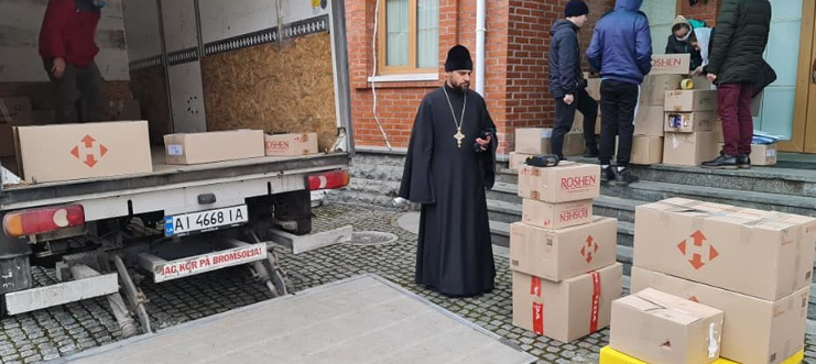 УПЦ (МП) передала 600 подарунків дитячим будинкам Донбасу