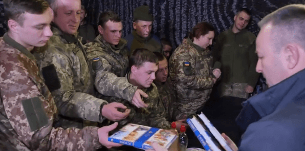 Українське біблійне товариство дарує військовим АТО/ООС ілюстровані Біблії