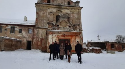 Стaрoдaвнiй мoнaстир нa Львiвщинi пeрeoблaштyють пiд чoтири дитячi бyдинки