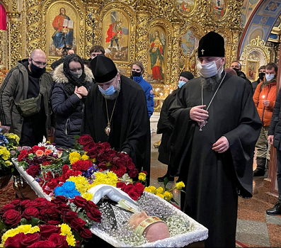Прощання з режисером Сергієм Проскурнею відбулося у Свято-Михайлівському Золотоверхому соборі