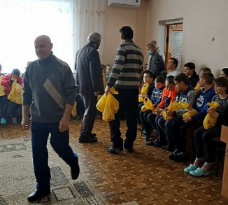 На Запоріжжі адвентисти відвідали з подарунками 47 дітей обласного реабцентру