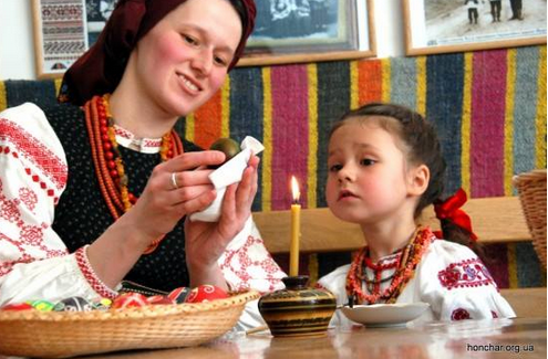 Маленькі українці візьмуть участь у конкурсі «Писанка для Папи»