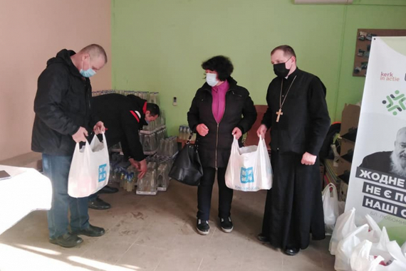 Греко-католики регулярно передають хоспісу у Броварах твердопаливні матеріали для обігріву та продукти