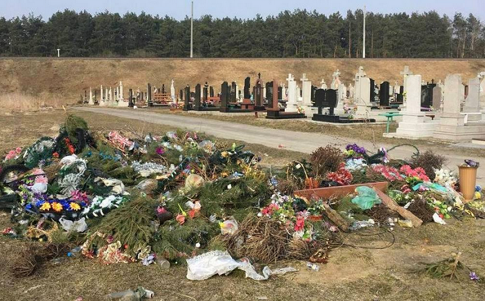 Священник ПЦУ закликає волинян відмовитися від штучних квітів