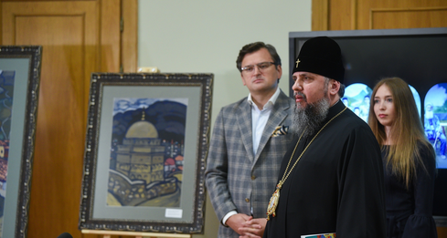Предстоятель ПЦУ відвідав виставку, присвячену депортації кримськотатарського народу