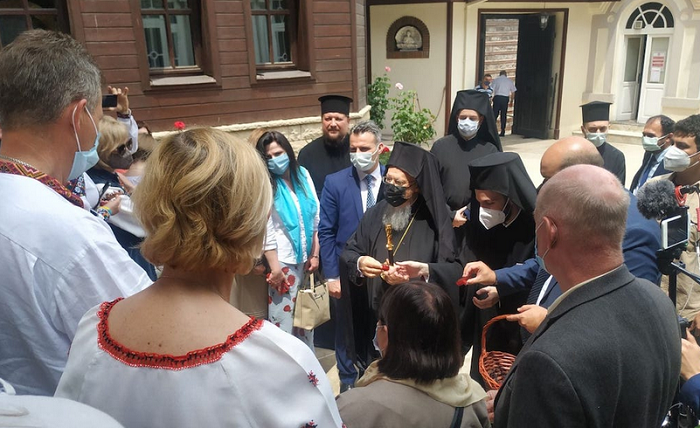 Прочани ПЦУ подарували Вселенськму патріарху ікону з мощами Олексія Карпатського