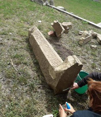У Криму екскаватором розкопали середньовічний мусульманський цвинтар