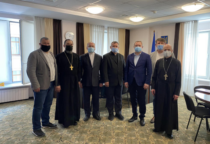 Представники Церков обговорили з головою парламентського комітету врегулювання служіння в’язничних капеланів