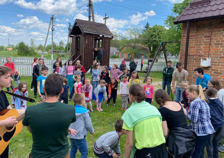 Молоді баптисти влаштували благодійну програму для мешканців сіл біля Чорнобильської зони відчуження