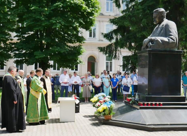 Єпископ УГКЦ звершив панахиду за померлими медиками Єпископ УГКЦ звершив панахиду за померлими медиками