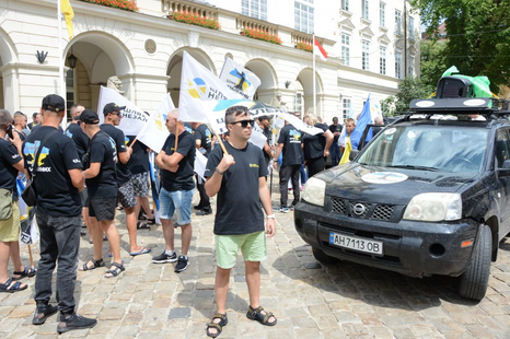 Християнські реабцентри України організували автопробіг на підтримку боротьби з залежностями