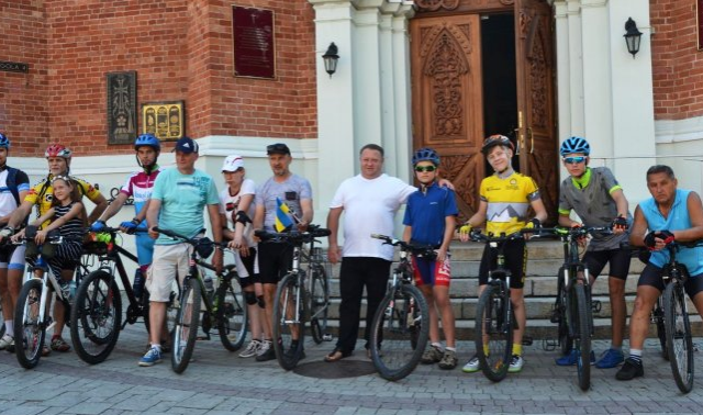 XIII велосипедне паломництво римо-католиків вирушило з Харкова до Бердичева XIII велосипедне паломництво римо-католиків вирушило з Харкова до Бердичева