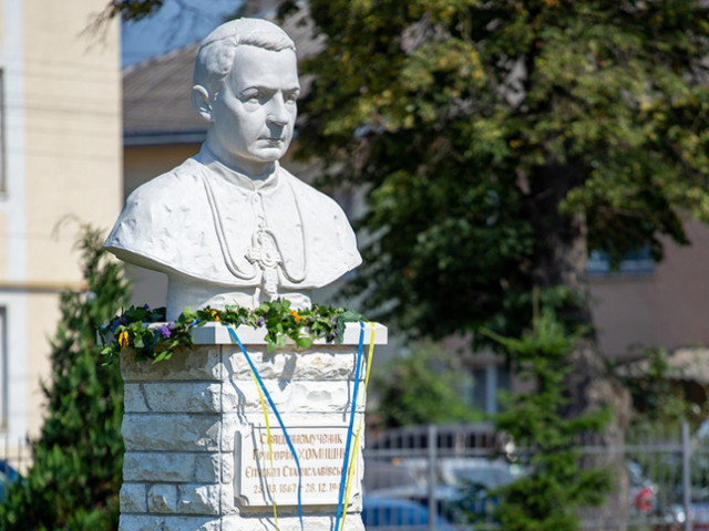 Відкрили перший на Прикарпатті пам’ятник єпископу-мученику УГКЦ Відкрили перший на Прикарпатті пам’ятник єпископу-мученику УГКЦ