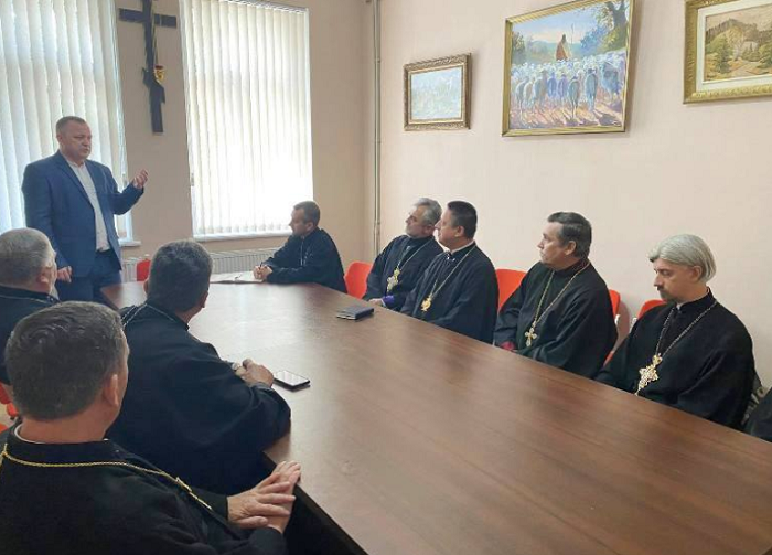 На Прикарпатті лікарі розповіли священникам ПЦУ про важливість щеплення від коронавірусу